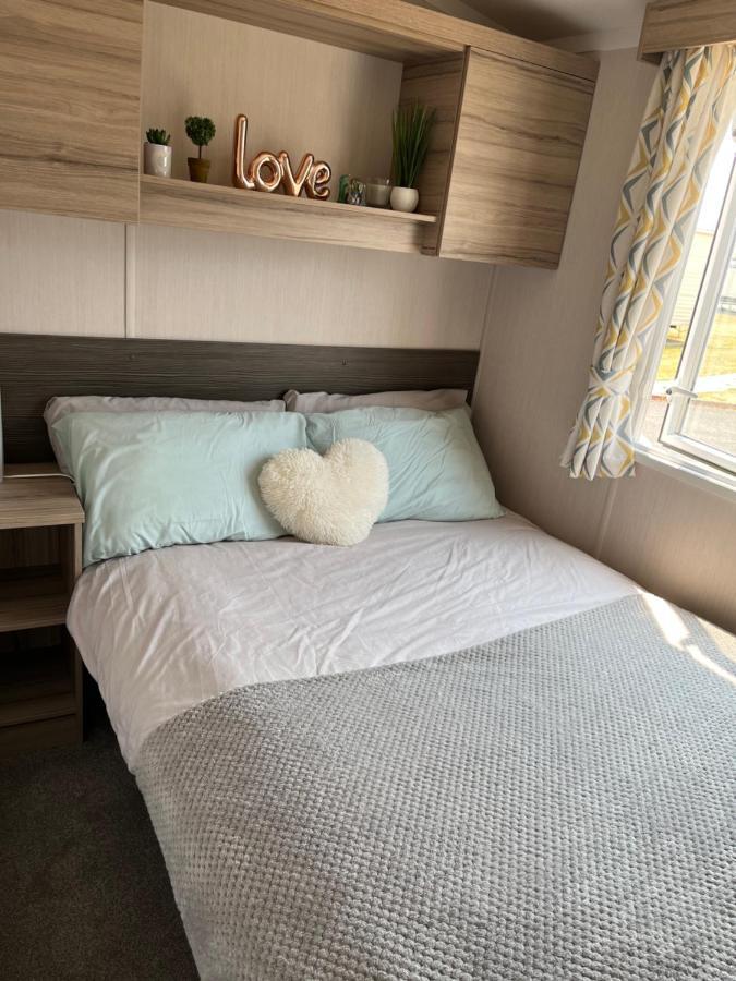 Beautiful Caravan In Trecco Bay! 74 Sycomore Bridgend  Exterior foto